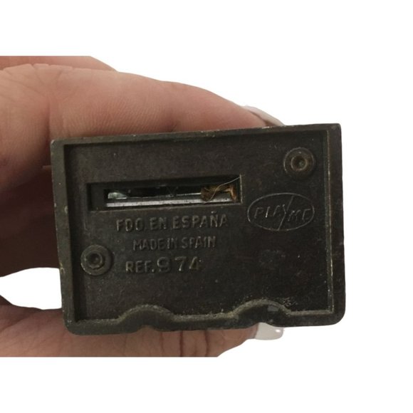 Vintage Style Miniature Old Radio Pencil Sharpener - Picture 4 of 6